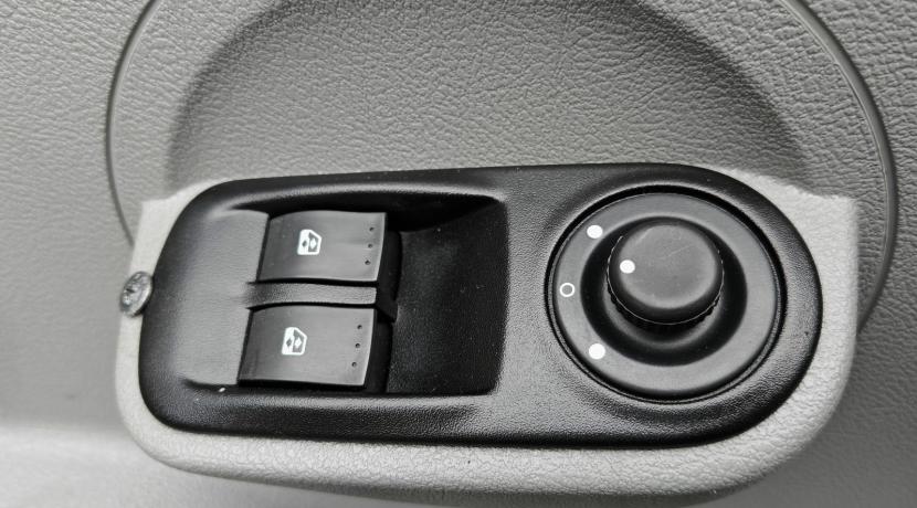 Renault Master 2 Combi II COMBI 2.5 DCI 120 GENERIQUE L2H2 TPMR